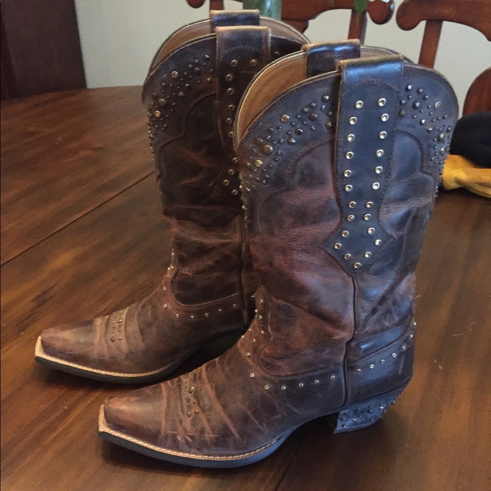 Arias Women's Studded Boots